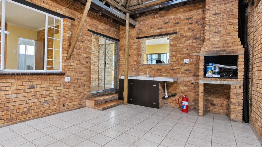 3 Bedroom Property for Sale in Safari Gardens North West